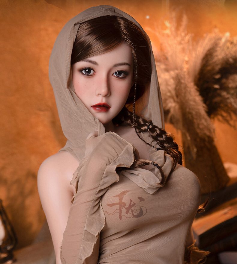 Búp bê Assasin Girl 1m58 TPE đầu silicone cấy tóc siêu thực Búp bê Assasin Girl 1m58 TPE đầu silicone cấy tóc siêu thực