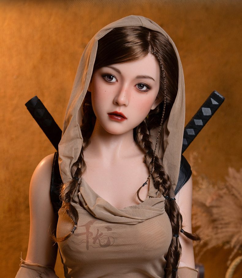 Búp bê Assasin Girl 1m58 TPE đầu silicone cấy tóc siêu thực Búp bê Assasin Girl 1m58 TPE đầu silicone cấy tóc siêu thực