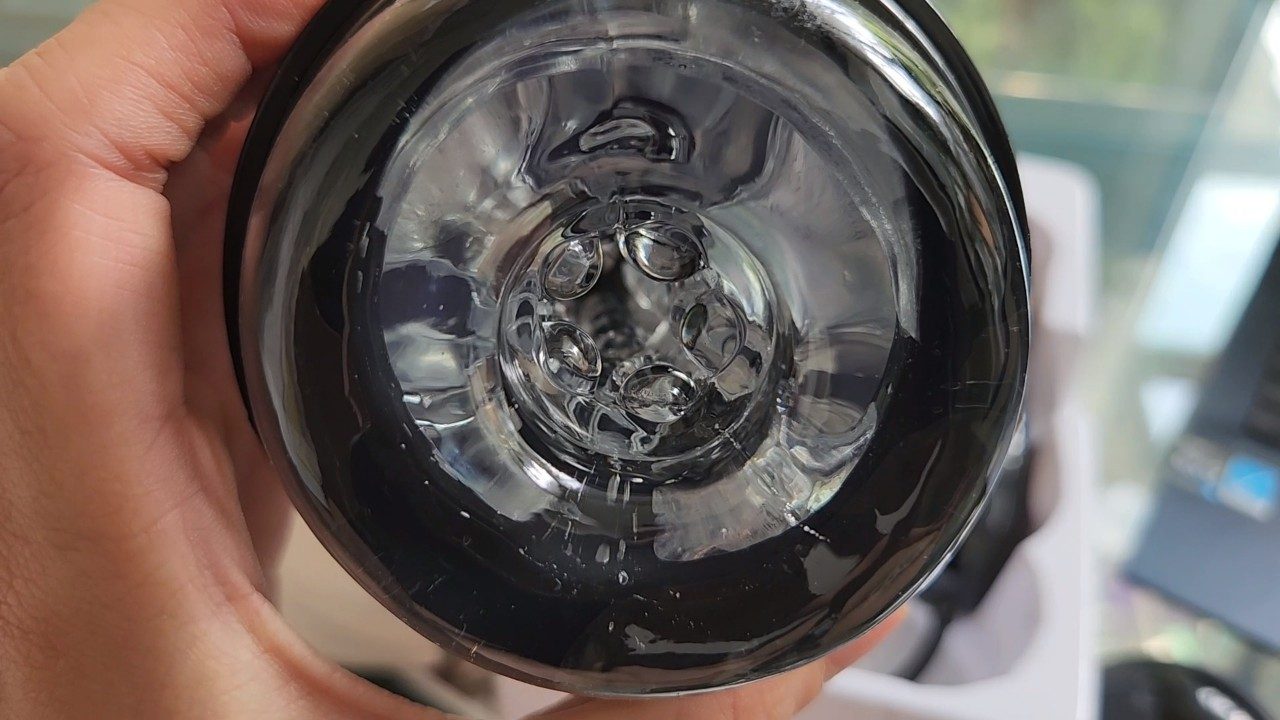 Cốc thủ dâm Hashimoto Arina nhỏ gọn, bóp hút sướng cực
