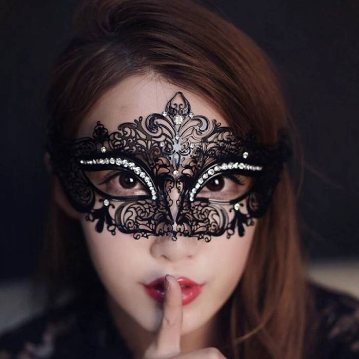 Khám Phá Mặt Nạ Nữ Hoàng Dâm Dục Phụ Kiện BDSM Gợi Cảm Khám Phá Mặt Nạ Nữ Hoàng Dâm Dục Phụ Kiện BDSM Gợi Cảm