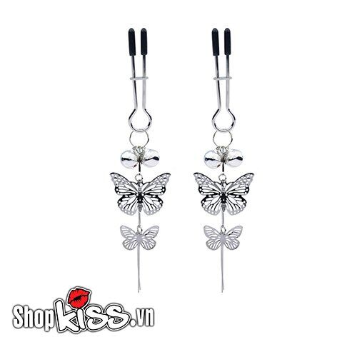 Kẹp vú bươm bướm gợi cảm kích thích nàng lên đỉnh