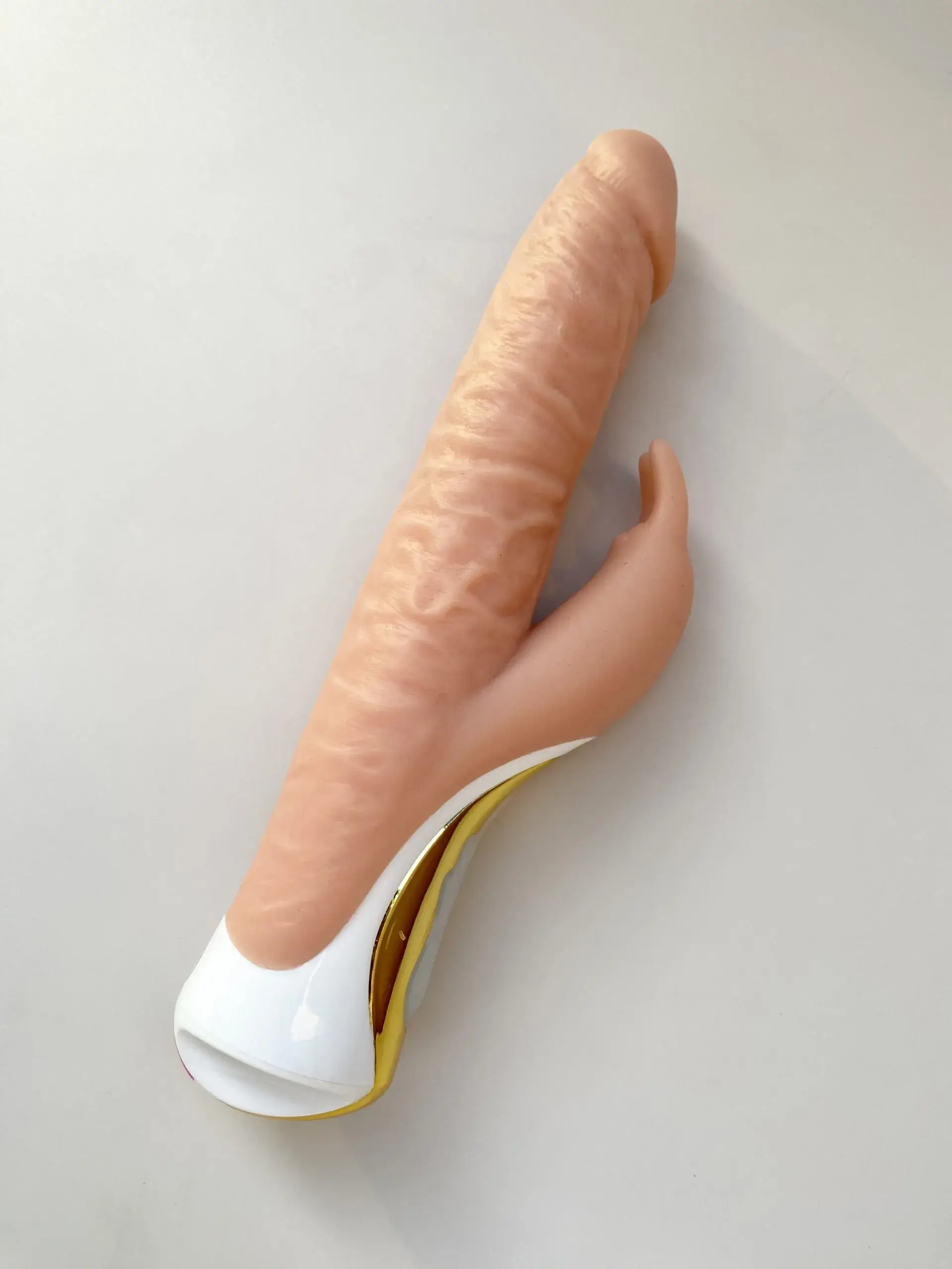 Chim giả rung ngoáy Loving World DV44 kích thước lớn silicone mềm Chim giả rung ngoáy Loving World DV44 kích thước lớn silicone mềm