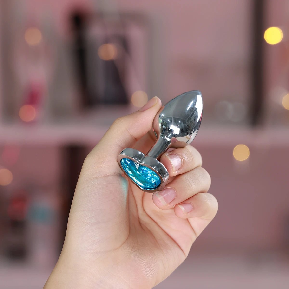 Phích cắm inox Chisa Hi-Basic đế trái tim sang trọng bền đẹp